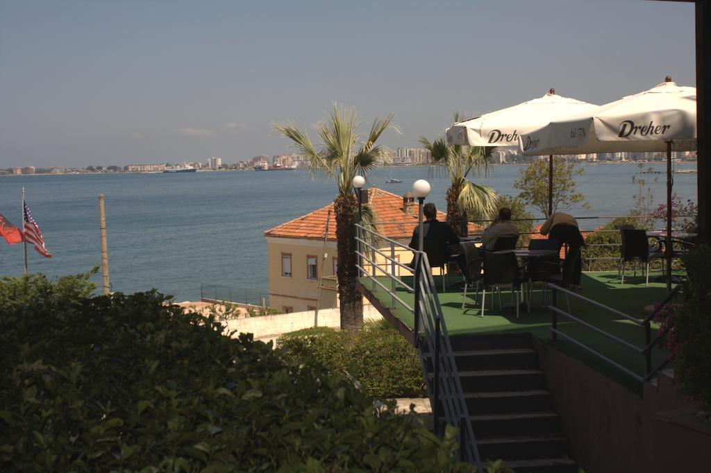 Ambasador Hotell Vlorë Eksteriør bilde