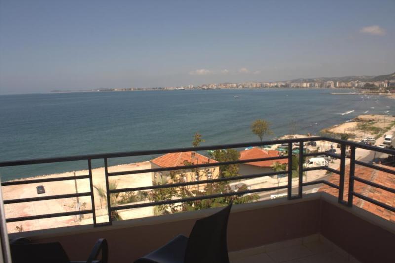 Ambasador Hotell Vlorë Eksteriør bilde
